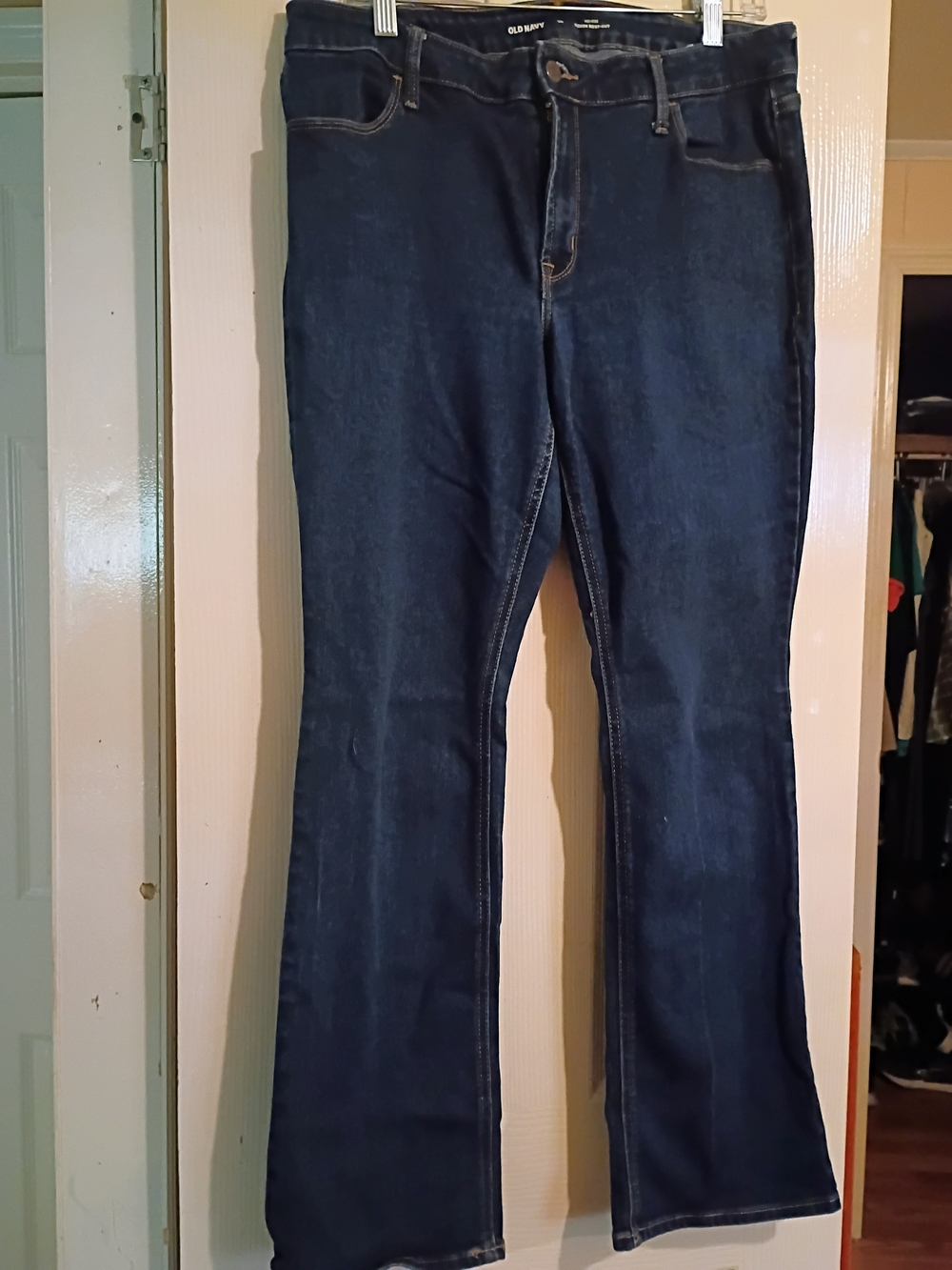 Old Navy Mid-Rise Kicker Boot-Cut Jeans in Blue